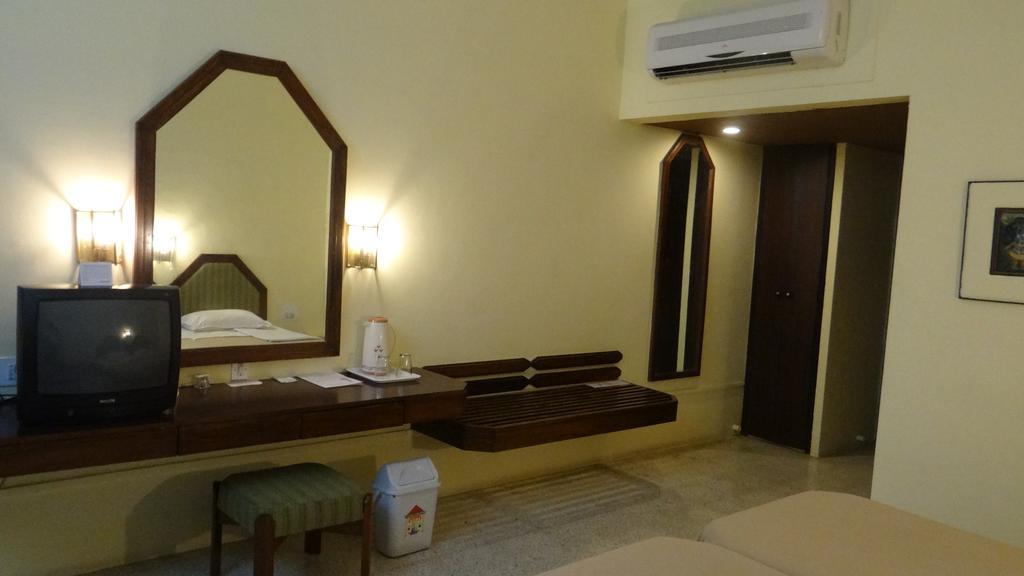 Hotel Paradise - Mysore Dasaprakash Group Eksteriør billede
