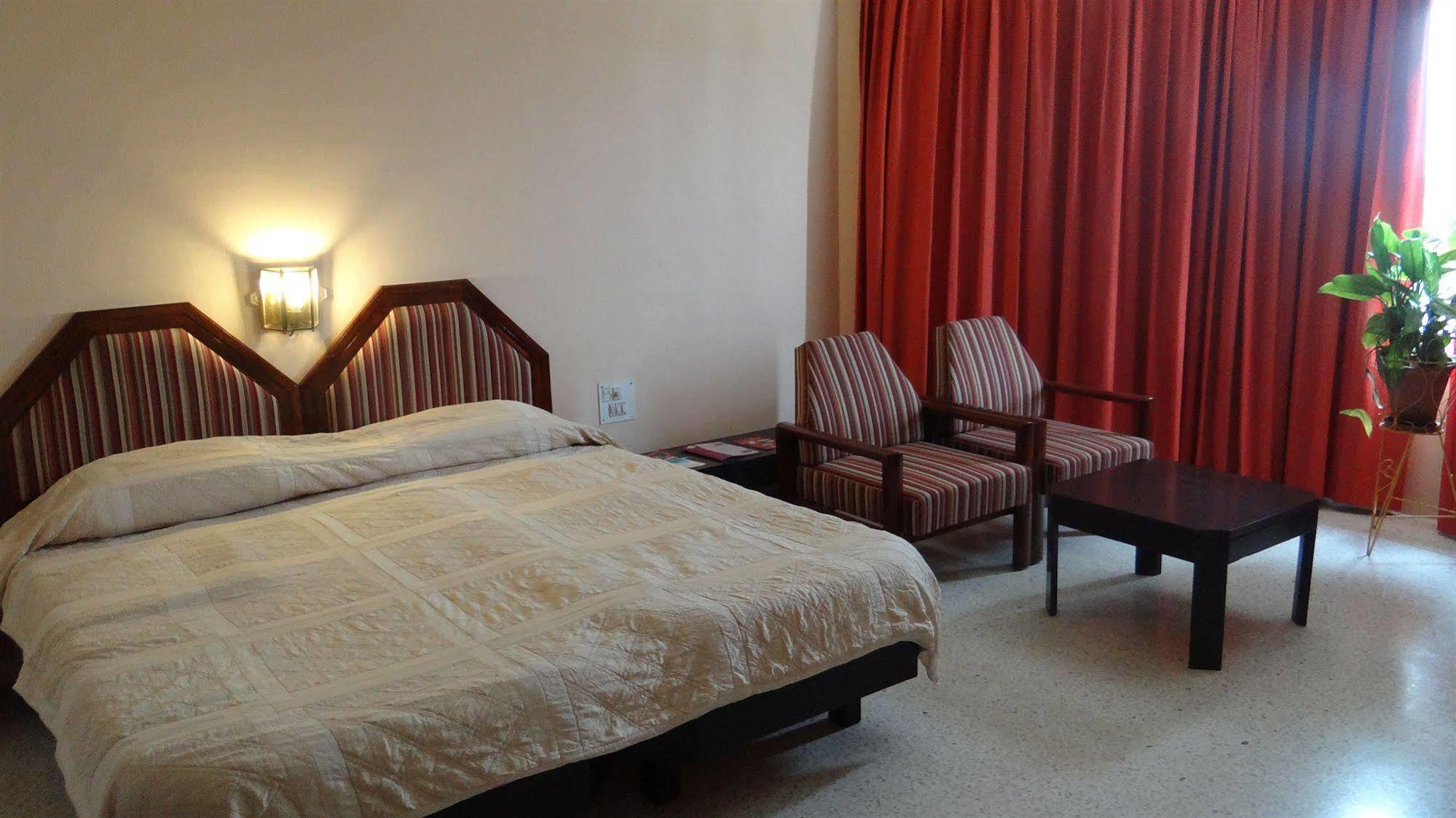 Hotel Paradise - Mysore Dasaprakash Group Eksteriør billede