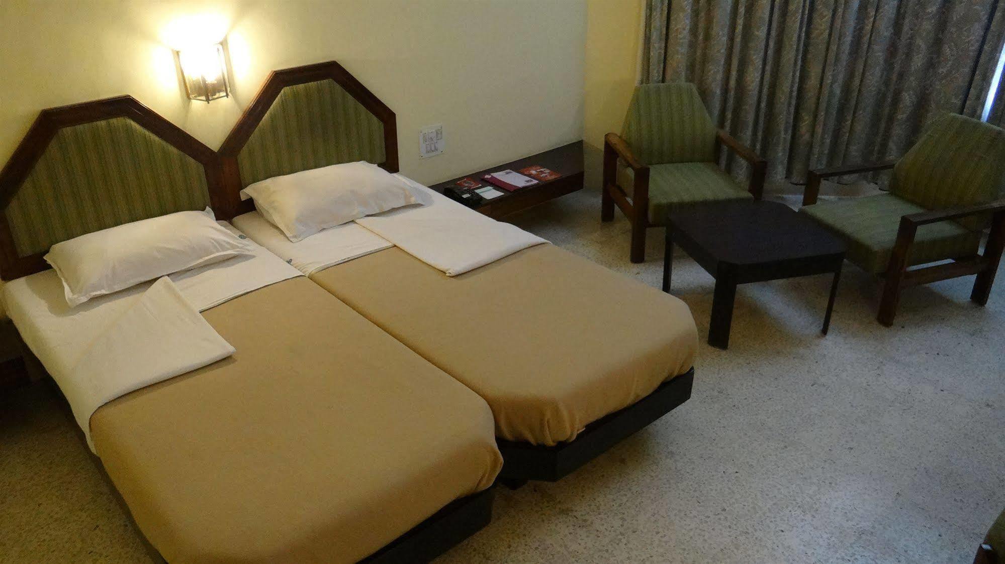 Hotel Paradise - Mysore Dasaprakash Group Eksteriør billede