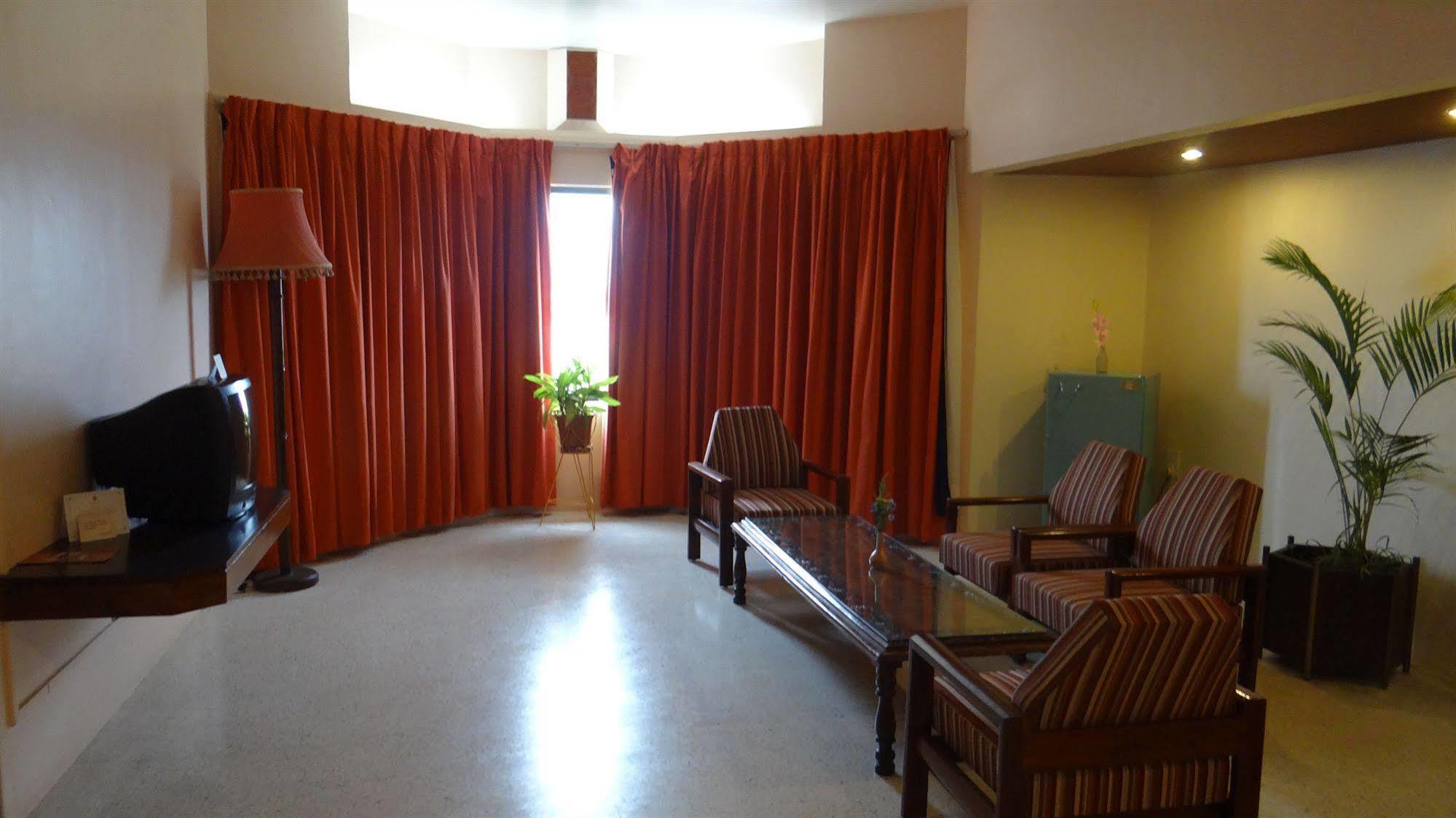 Hotel Paradise - Mysore Dasaprakash Group Eksteriør billede